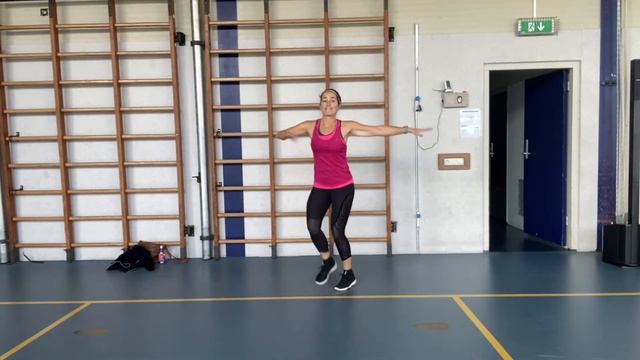 Zumba - Preacher Man - Jon Gibson смотреть онлайн