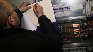 Чтобы не переплачивать. Правильно снимаем показания по ОДН за электричество.