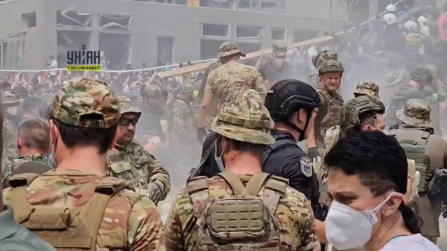 Куда надо прилетело, но я бы добавил... смотреть онлайн