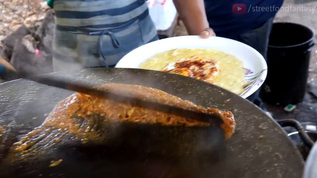 Road Side Randomly Prepared 4 Layer Omelette Dish | Egg Street Food | Indian Street Food смотреть онлайн