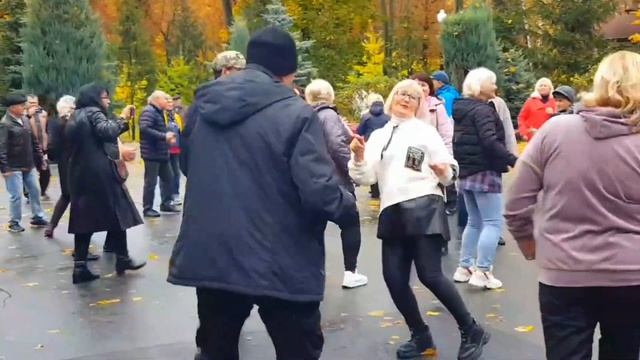 ТЫ ЖЕНЩИНА МОЯ ???МОНА ЛИЗА❤21 ОКТЯБРЯ 2023 ХАРЬКОВ ТАНЦЫ В ПАРКЕ смотреть онлайн