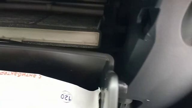 Замена салонного фильтра Mazda смотреть онлайн