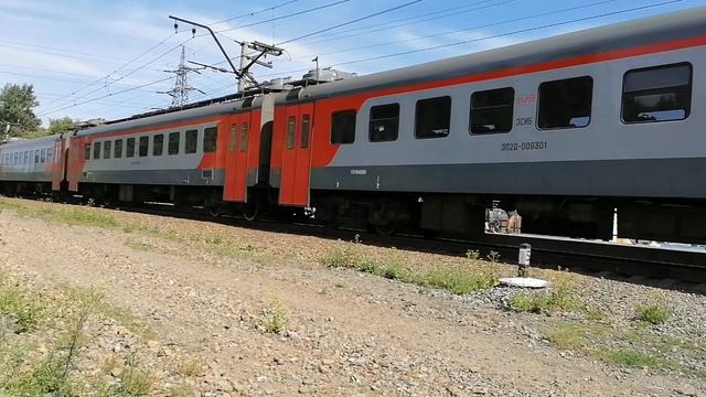 Электропоезд ЭП2Д-0093 прибывает и отправляется с о.п. Совхоз Бердский смотреть онлайн
