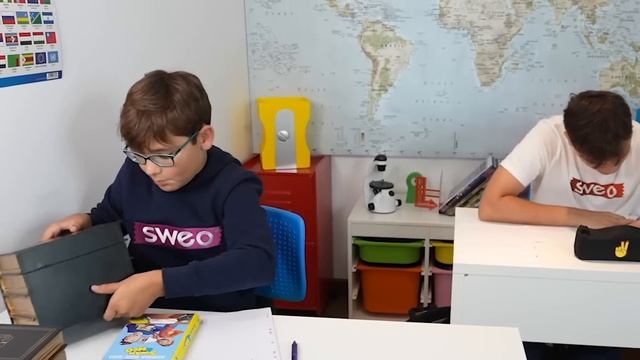 1H DE 24H DANS UNE ÉCOLE HANTÉE ! Compilation Swan et Néo смотреть онлайн