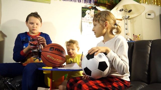 Америка Presents Doors Новогодние подарки (старое видео) СЕМЕЙНЫЙ влог - Видео каждый день! смотреть онлайн