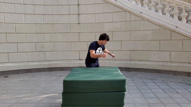 Как научиться делать Боковое Сальто (Side flip tutorial) смотреть онлайн