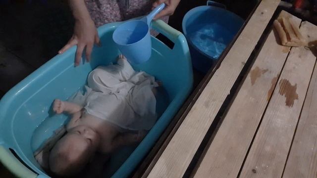 Можно ли купать грудничка в бане? Будет очень жаркоооооо!!! смотреть онлайн
