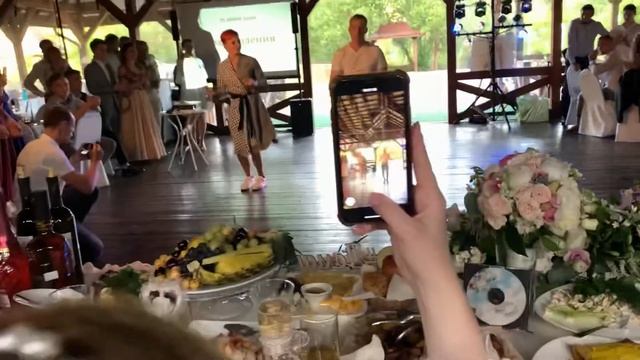 Танец родителей на свадьбе в подарок молодоженам. Постановочный танец. смотреть онлайн