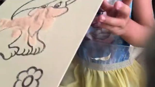 Рисунок из песка или рисование песком. смотреть онлайн