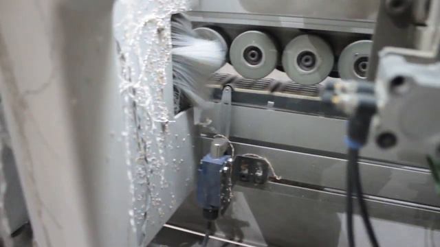 Кромкооблицовочный станок KDT KE-365 в работе смотреть онлайн