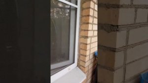 Установил москитную сетку на входную дверь балкона