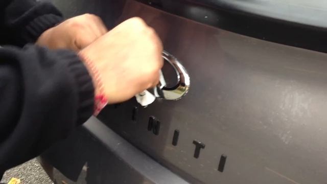 Peeling white plasti dip from infiniti emblem смотреть онлайн