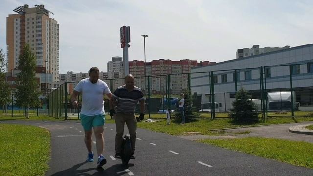 Юрий Краснов тестирует электротранспорт. Моноколесо, электросамокат, электровелосипед, тестдрайв смотреть онлайн