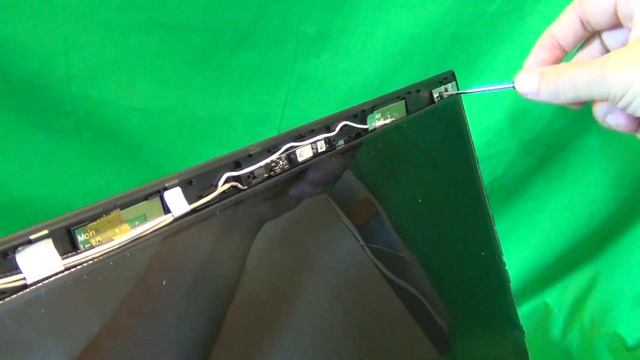 Lenovo IdeaPad P500 Laptop Screen Replacement Procedure смотреть онлайн