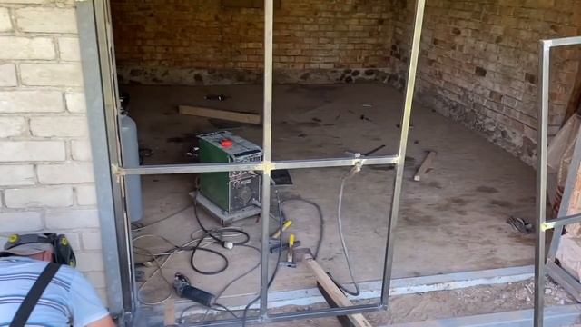 TVARTĄ VERČIAM GARAŽU