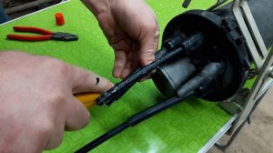 Снимаем ТУТ с кабеля.