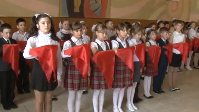 Приём школьников в Сорочинскую городскую пионерскую дружину. Май 2017 г. смотреть онлайн