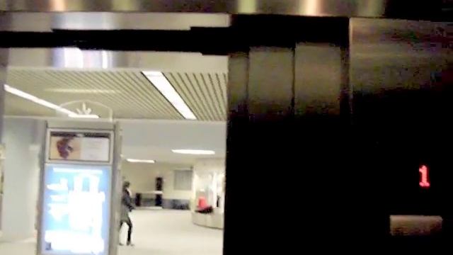 Elevator with 3 speed door @ Minneapolis Airport Minneapolis MN смотреть онлайн