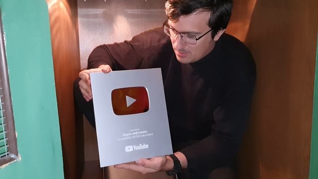 Распаковка награды за 100 000 подписчиков #YouTubeCreatorAwards