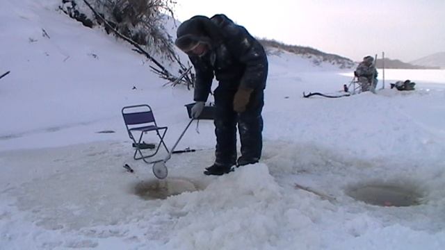 Зимняя рыбалка на р. Амур!!! Декабрь 2019. Щука, ленок, сиг!!! смотреть онлайн