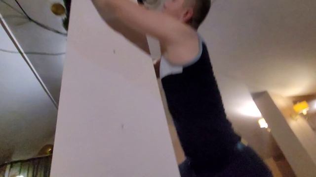 Новый год к нам мчится!Наряжаемся.Выбрасываем в окно всё ненужное.Работаем весело смотреть онлайн