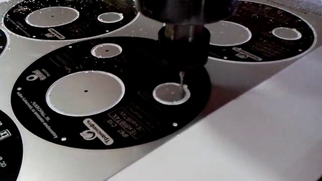 Обработка шильдов на вакууме. смотреть онлайн