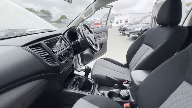 MITSUBISHI L200 2.4 DI-D 4WD 4LIFE CLUB CAB 151 BHP 2019 смотреть онлайн