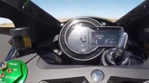 Мотоцикл Kawasaki H2R против суперкаров