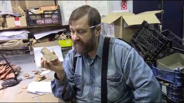 Граффити в виде знака свастики из раскопок на Петровском бульваре #Археология #Свастика смотреть онлайн