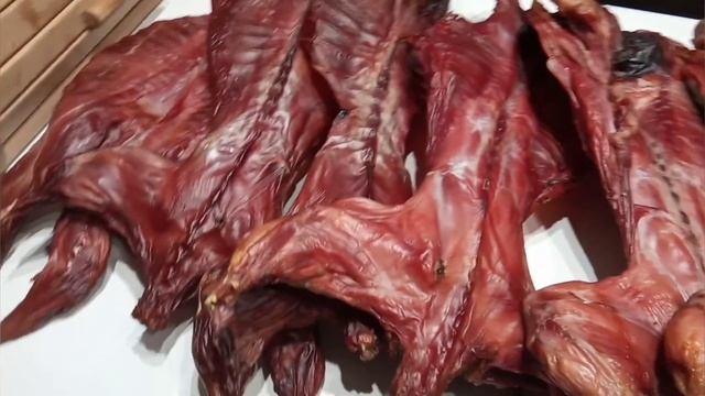 Хорошо поработали-вкусно покушаем.Нутрия холодного копчения. смотреть онлайн