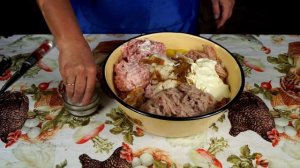 Как приготовить вкусные котлеты из свинины с добавлением куриных грудок.