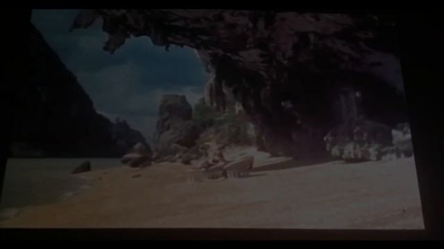 The Man With The Golden Gun Gunbarrel: Different Versions Comparison смотреть онлайн