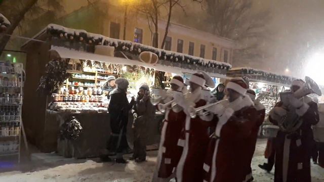 Рождественская ярмарка на Пионерской пл. смотреть онлайн