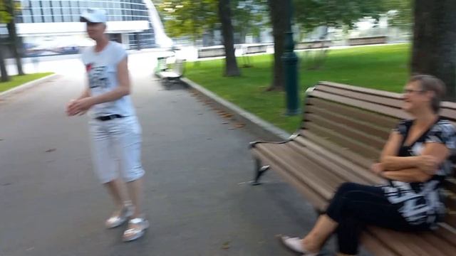 Харьков,танцы в саду,"Только Август дарит пляжные романы"... смотреть онлайн