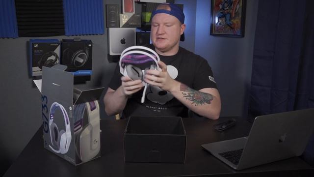Logitech G733 White RGB Review - So Much Potential With 1 Large Flaw (Watch before you buy!) смотреть онлайн