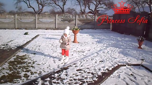 ВЛОГ- лепим снеговика Олафа из мультфильма Холодное сердце. играем в снежки смотреть онлайн