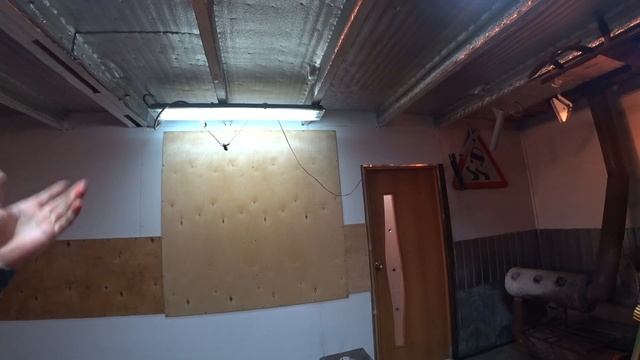 Ремонт мастерской покраска стен и новый верстак 4 метра. смотреть онлайн