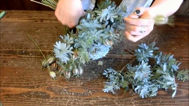 Флористика для начинающих: нежно-голубой букет из живых цветов своими руками (мастер класс). смотреть онлайн
