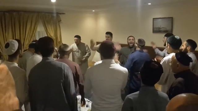 ЧЕЧЕНСКИЕ МЮРИДЫ В МЕККЕ 2016 ГОДУ, МАВЛИД И ЗИКР МЮРИДОВ. смотреть онлайн