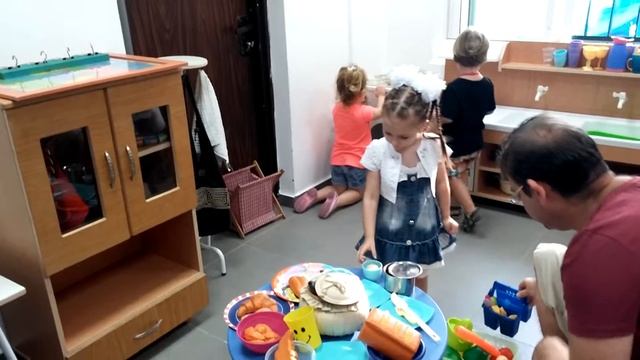 На кухне. В детском саду смотреть онлайн