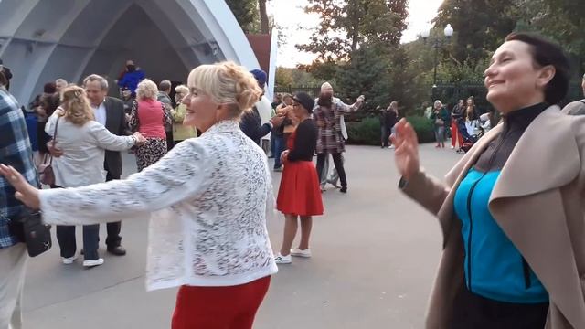 МИЛЫЙ ХАРЬКОВ!???/ПРИВЕТЫ ОТ ВАЛЕНТИНЫ И ТАНЦЫ В ПАРКЕ ГОРЬКОГО ХАРЬКОВ СЕНТЯБРЬ 2021 смотреть онлайн