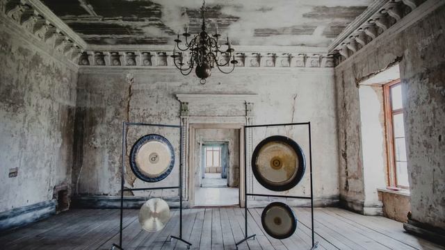 30 min Sound journey with gongs, Tibetan and crystal bowls and flute смотреть онлайн