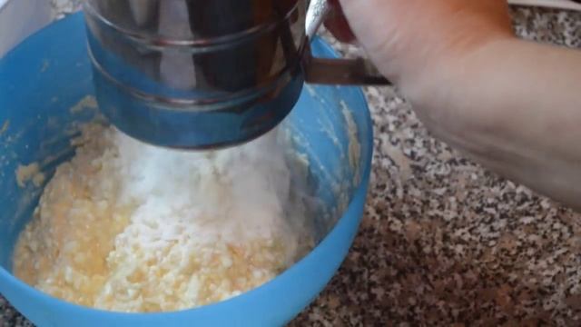 Необычные творожно-яблочные оладьи смотреть онлайн