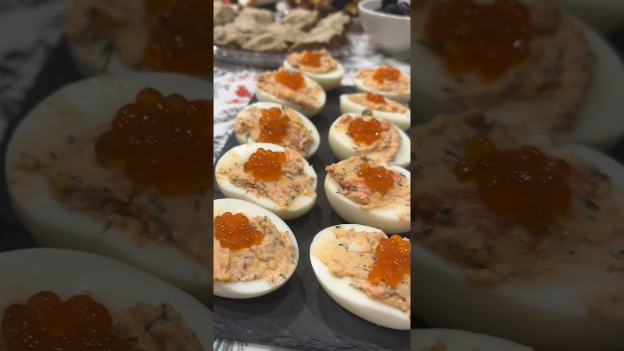 Тарталетки и фаршированные яйца с красной рыбой #shorts