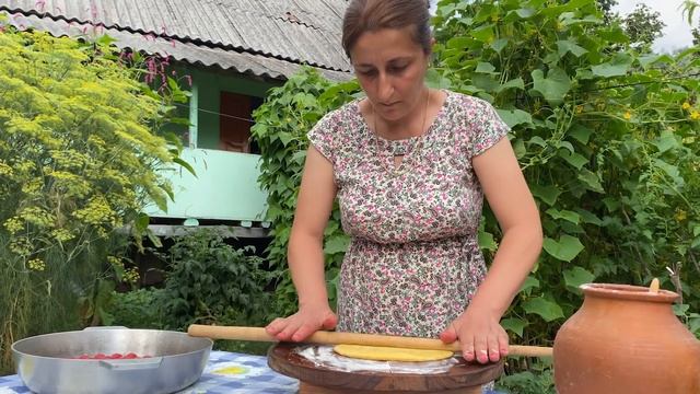 30kg of Strawberries! Strawberry pie recipe with real Jam! Life in the village смотреть онлайн
