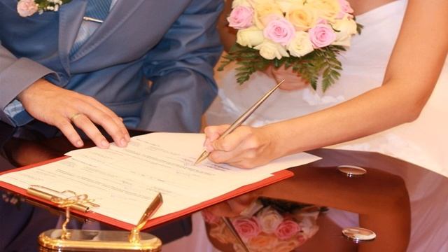 Фамилию мужа брать или нет? смотреть онлайн