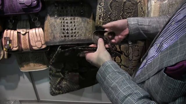 сумочка клатч из кожи питона смотреть онлайн