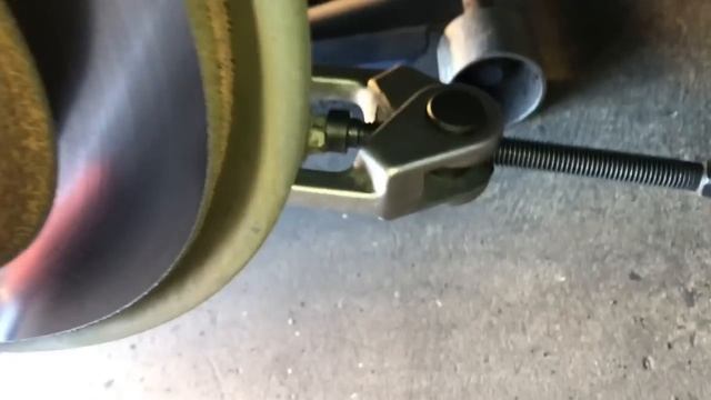 How To Replace The Rear Shocks On A Toyota 4Runner смотреть онлайн