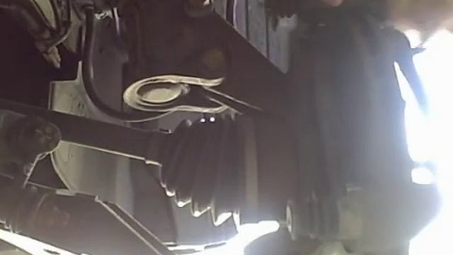2003 Honda CRV Brake Pad and Rotor change part 1 смотреть онлайн
