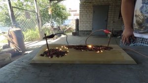 Молнии на дереве (Молнии Лихтенберга)